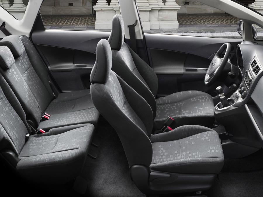  Subaru Trezia 2011 года  (EU) (фото 2 из 9)